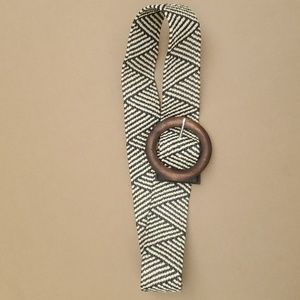 30" black and white belt